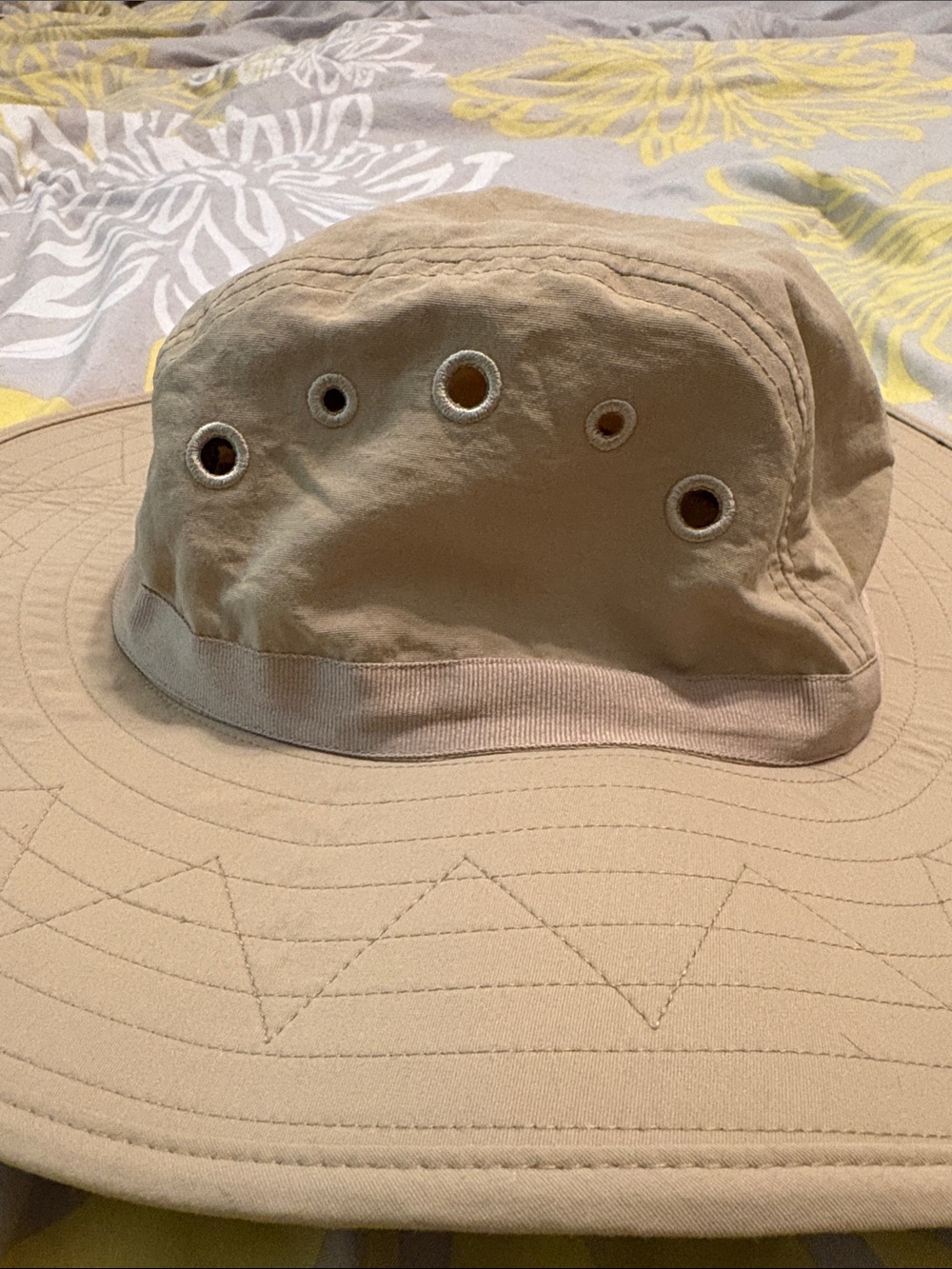 Patagonia Beige Wide-Brim Outdoor Hat - Picture 3 of 10